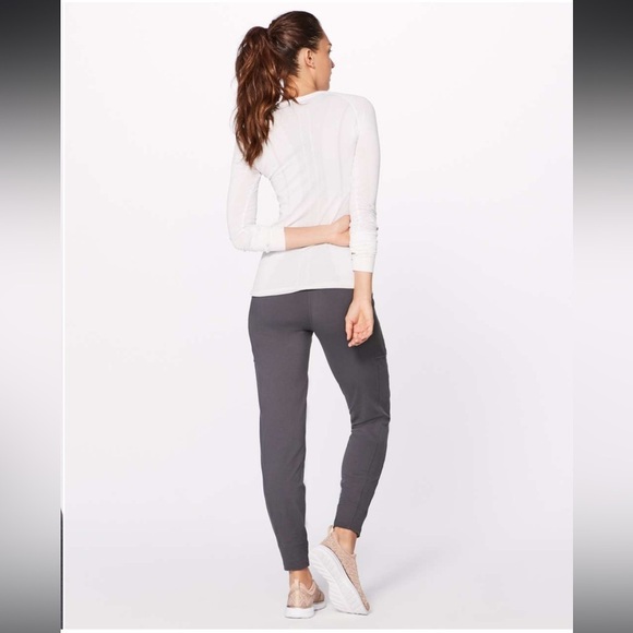 Lululemon Run on joggers in Dark carbon (gray) size 4. Inseam is 28” full length - Picture 8 of 15